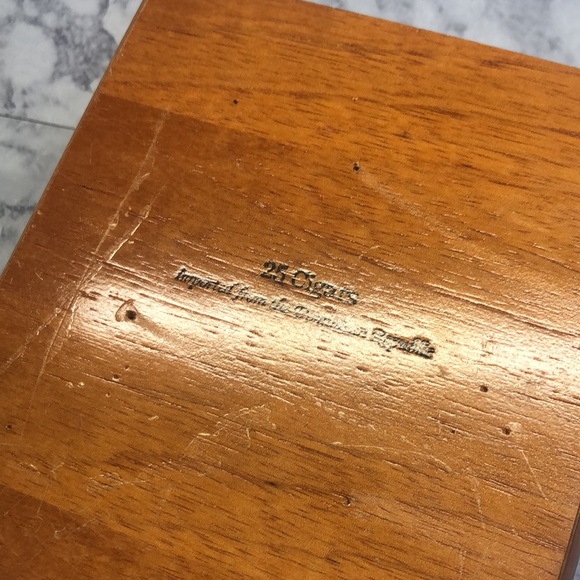 Aston Cigar Box - Picture 8 of 14